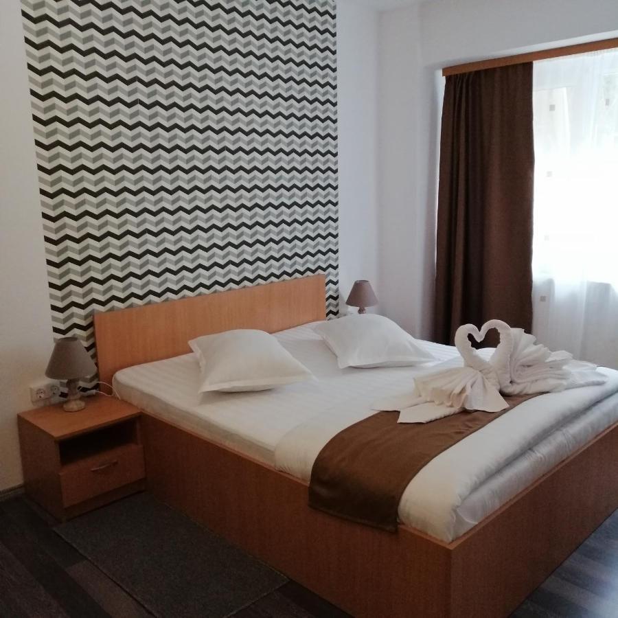 Karla Residence / Greta Residence Решица Екстериор снимка